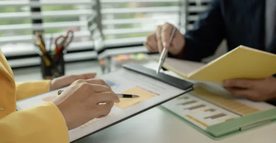 客製網站 vs 套版網站價格差異｜企業網站製作完整解析